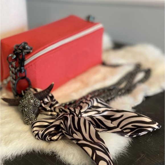 Dior crossbody with black flat chain and hardware in coral & removable keychain - Picture 4 of 7